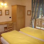 La Cometa Aparthotel 3*
